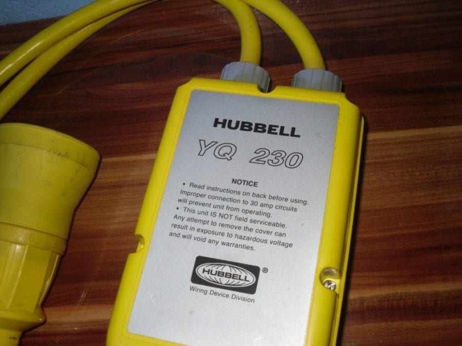 Hubbell YQ 230 Shorepower Intelligent Y-Adapter Cable - Two 30A Male One 50a F - Image 3