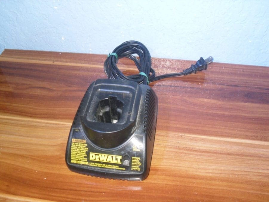 DeWalt DW9118 7.2v - 14.4v NiCd Charger - Excellent Working Condition - FREE SHIPPING USA