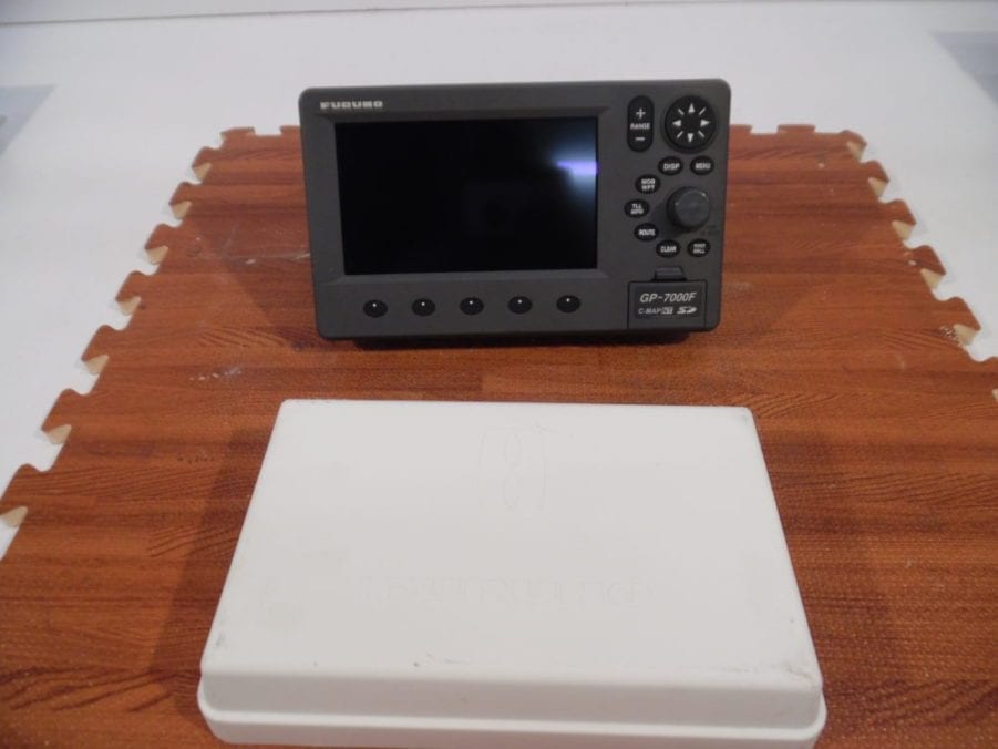Furuno GP-7000F Sounder/GPS Chartplotter/Fishfinder CLEAN DISPLAY- w/ Sun Cover