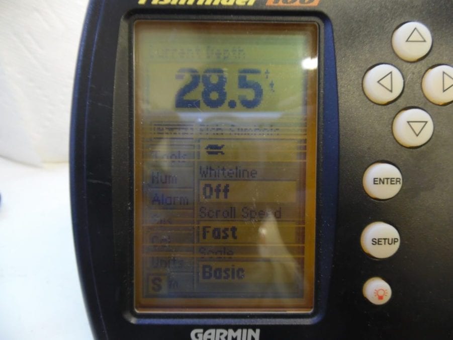 Garmin FishFinder 100 - Used Condition Missing Pixels - Image 2