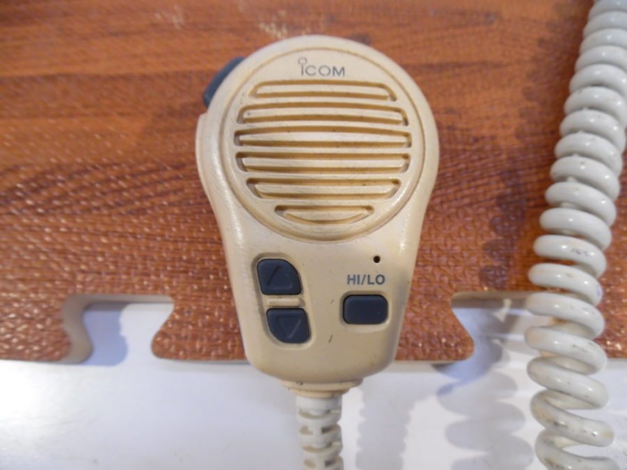 Icom IC-M422 White VHF Marine Transceiver w/ Attached Mic - Good Cond - Image 6