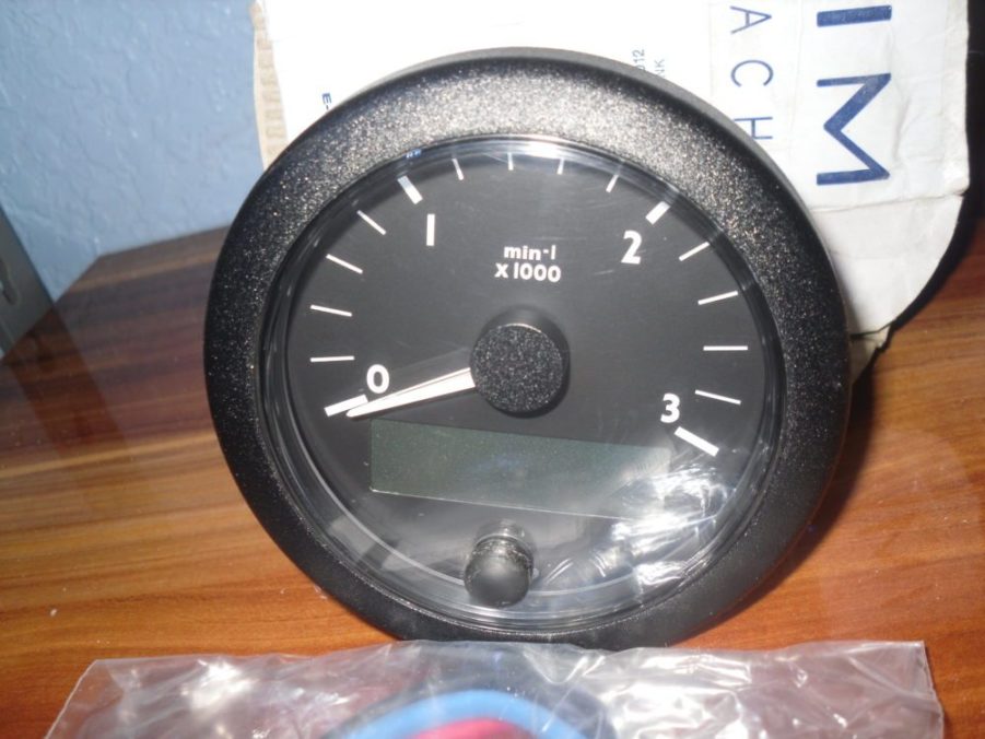 VDO NEW Ocean Link 0-3000 RPM Tachometer w/Digital Hour Meter Black N02-012-920 - Image 4