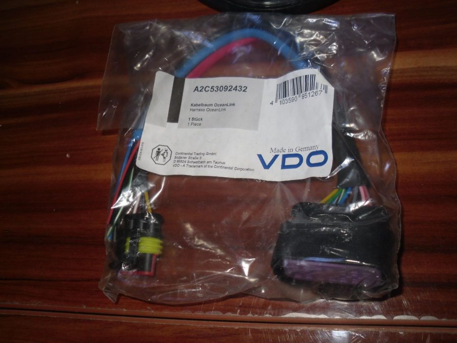 VDO NEW Ocean Link 0-3000 RPM Tachometer w/Digital Hour Meter Black N02-012-920 - Image 3