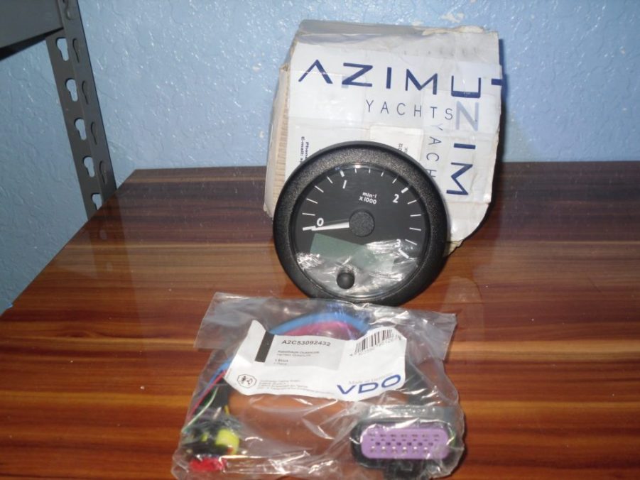 VDO NEW Ocean Link 0-3000 RPM Tachometer w/Digital Hour Meter Black N02-012-920