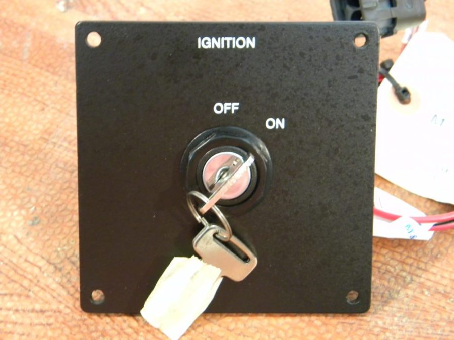 SEA RAY Sundeck - NEW - Ignition Control Panel w/ key - 1837975