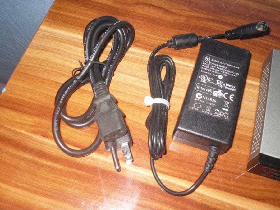 Cisco SF100D-08P Desktop Switch PoE 8 Port 10/100 with AC Adapter - Image 4