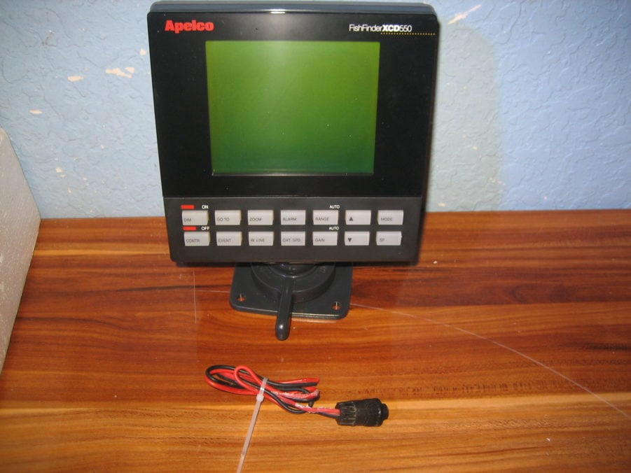 Apelco Fishfinder XCD 550 Display w/ Power Cable & Bracket - PARTS ONLY