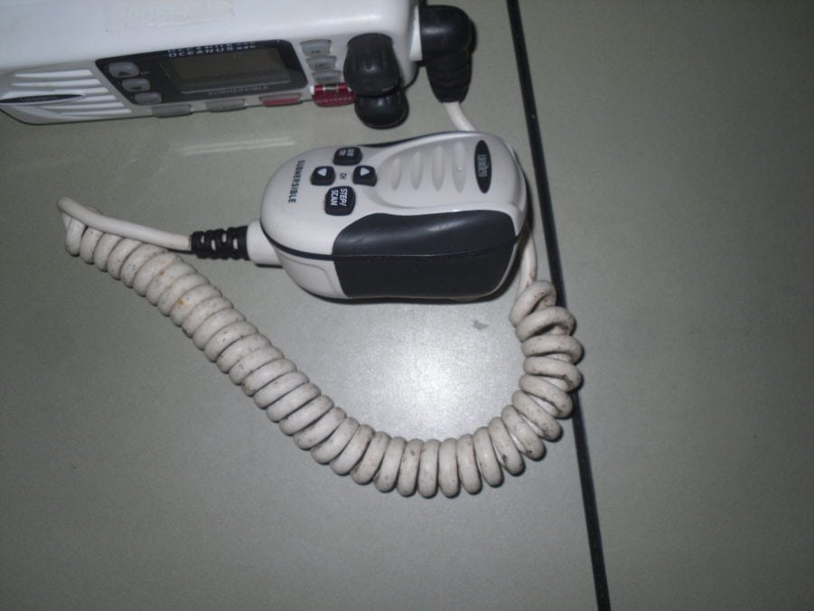 Uniden Oceanus DSC VHF Radio w/ Microphone - Tested Good - 90 Day Warranty - Image 3