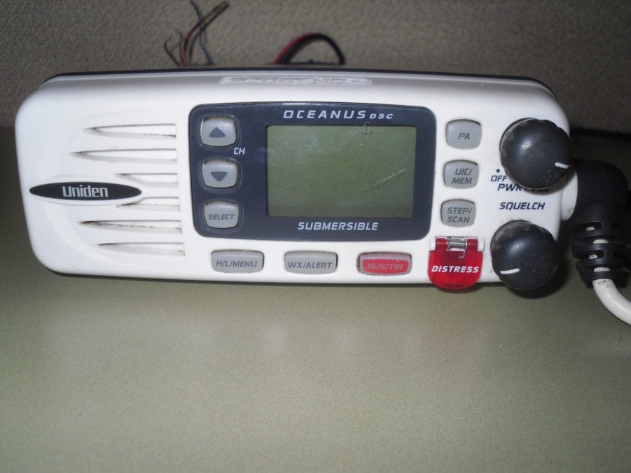 Uniden Oceanus DSC VHF Radio w/ Microphone - Tested Good - 90 Day Warranty - Image 2