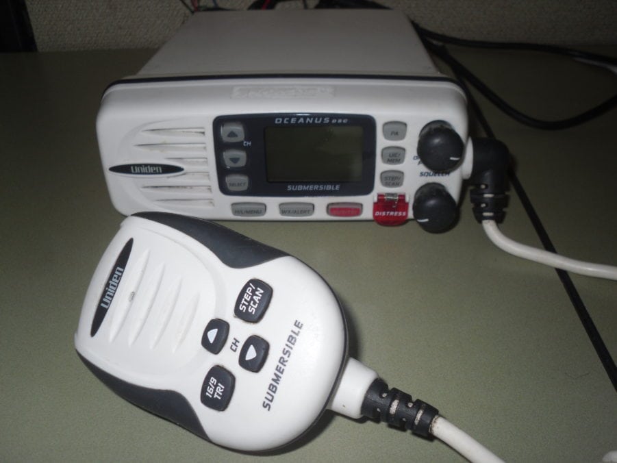 Uniden Oceanus DSC VHF Radio w/ Microphone - Tested Good - 90 Day Warranty