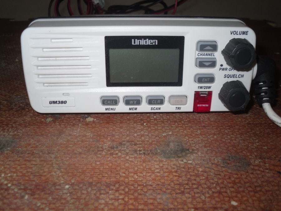 Uniden UM380 VHF Marine Radio Transceiver w/ Microphone Tested Good