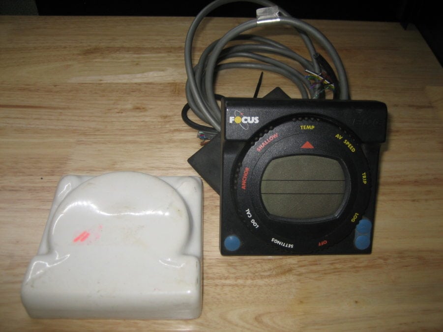 B&G B & G Focus Instrument + Suncover - POWERS ON, NO SPEED, FOR PARTS/REPAIR