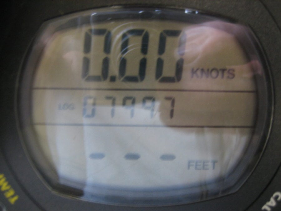 B&G B & G Focus Instrument + Suncover - POWERS ON, NO SPEED, FOR PARTS/REPAIR - Image 3