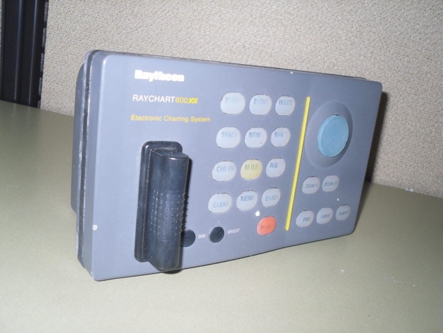 Raytheon RayChart 600XX 600 XX Electronic Charting System + Sun Cover - Image 4