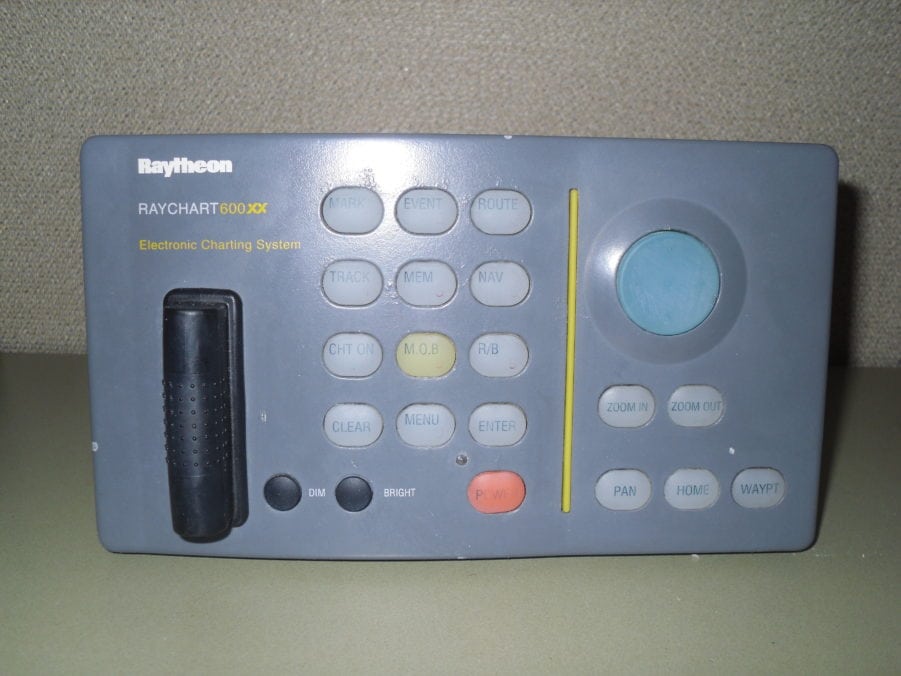 Raytheon RayChart 600XX 600 XX Electronic Charting System + Sun Cover - Image 3