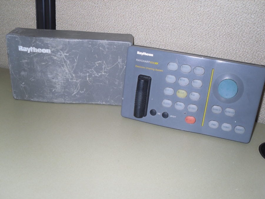 Raytheon RayChart 600XX 600 XX Electronic Charting System + Sun Cover