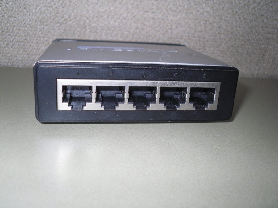 Linksys SD205 5-Port 10 / 100 Switch Version 2.0 + AC Adapter - Image 5