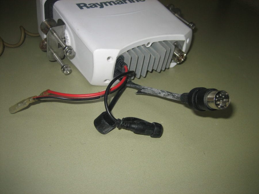 Raymarine Ray54 DSC VHF Radio w/ Microphone and Mount Brackets - Image 3