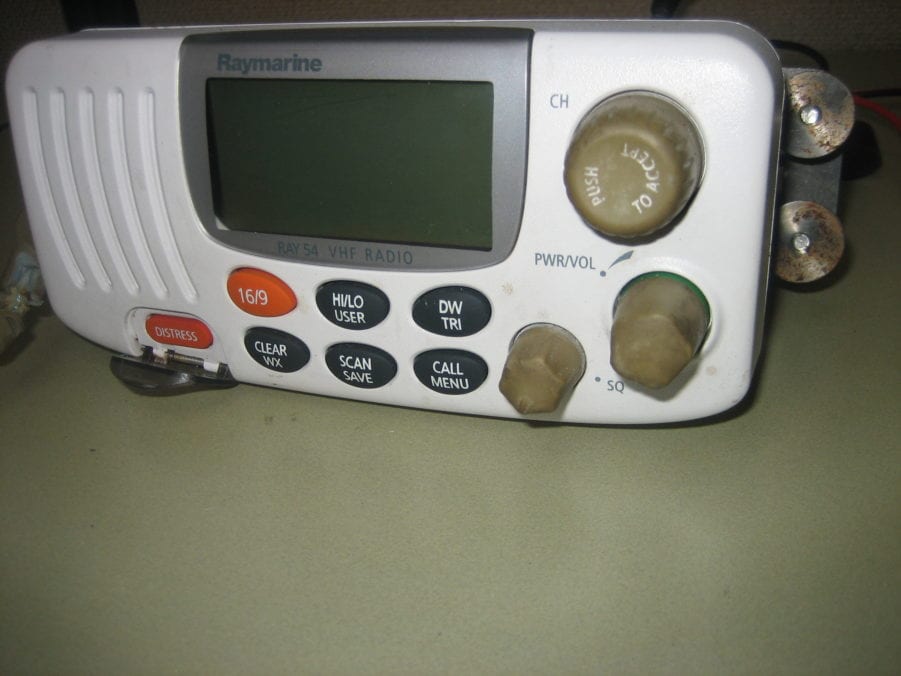 Raymarine Ray54 DSC VHF Radio w/ Microphone and Mount Brackets - Image 2