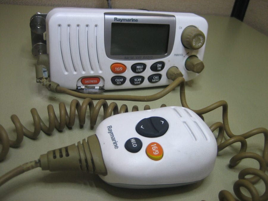 Raymarine Ray54 DSC VHF Radio w/ Microphone and Mount Brackets