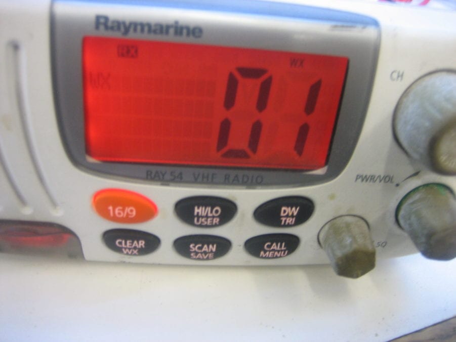 Raymarine Ray54 DSC VHF Radio w/ Microphone and Mount Brackets - Image 4