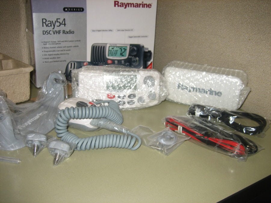 Raymarine Ray54 DSC VHF Radio w/ Mic, bracket, sun cover - New in Box