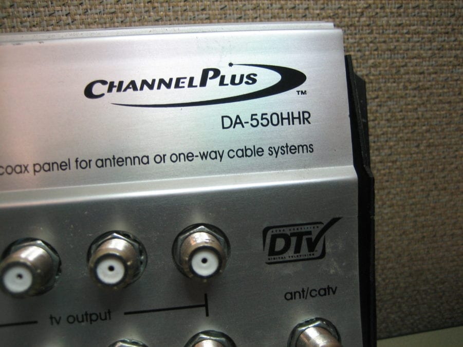 CHANNEL PLUS DA-550HHR DTV CHANNEL COAX CABLE PANEL AMPLIFIER - Image 3