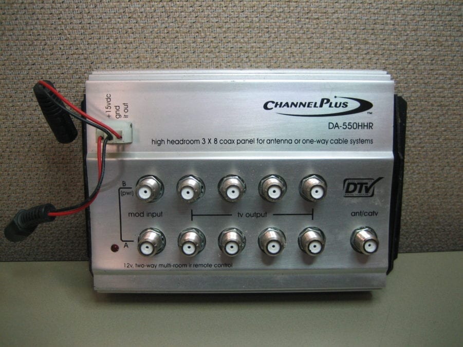 CHANNEL PLUS DA-550HHR DTV CHANNEL COAX CABLE PANEL AMPLIFIER