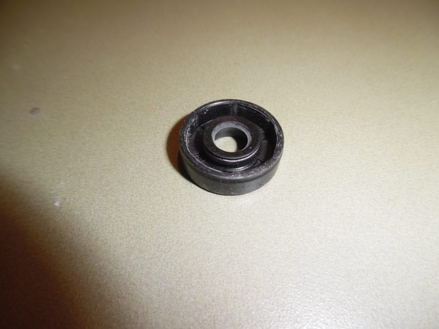 Simrad/Robertson Shaft Seal 8x22x7 F/ RPU80/160/300 P/N 44149722 - Image 3