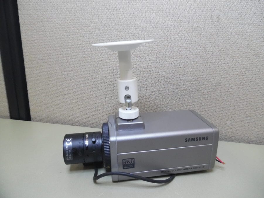 SAMSUNG SCC-131B DIGITAL COLOR SECURITY CAMERA w/ Mount - TESTED! - Image 2