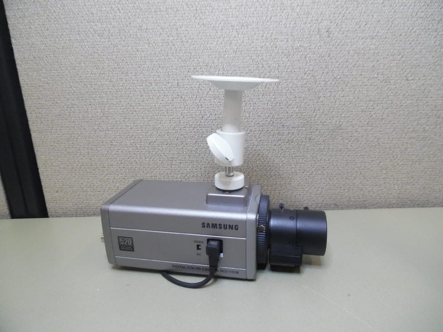 SAMSUNG SCC-131B DIGITAL COLOR SECURITY CAMERA w/ Mount - TESTED!