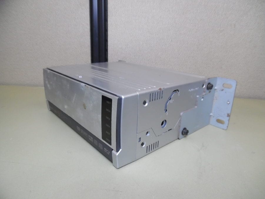 Clarion VCZ625 CeNET 6 DISC CD CHANGER / DVD VIDEO PLAYER - Image 2