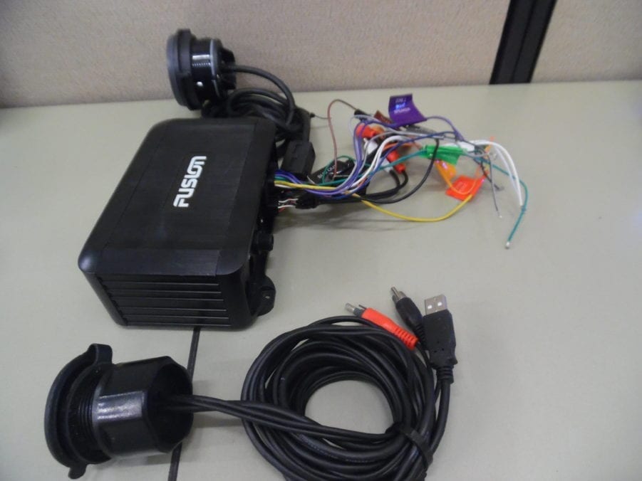 FUSION MS-BB100 MARINE STEREO BLACK BOX BLUETOOTH USB NMEA w/ REMOTE - Image 2
