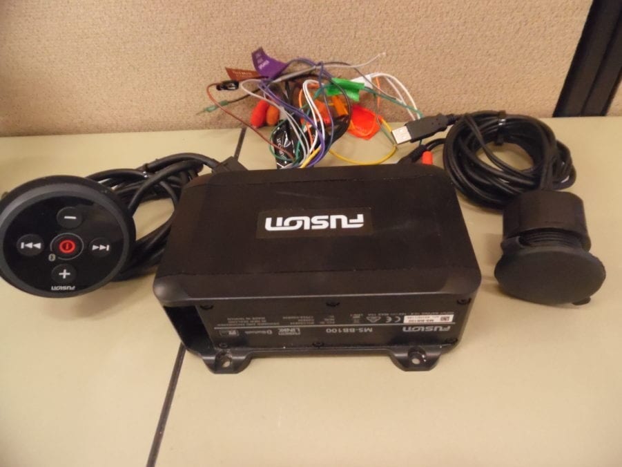 FUSION MS-BB100 MARINE STEREO BLACK BOX BLUETOOTH USB NMEA w/ REMOTE