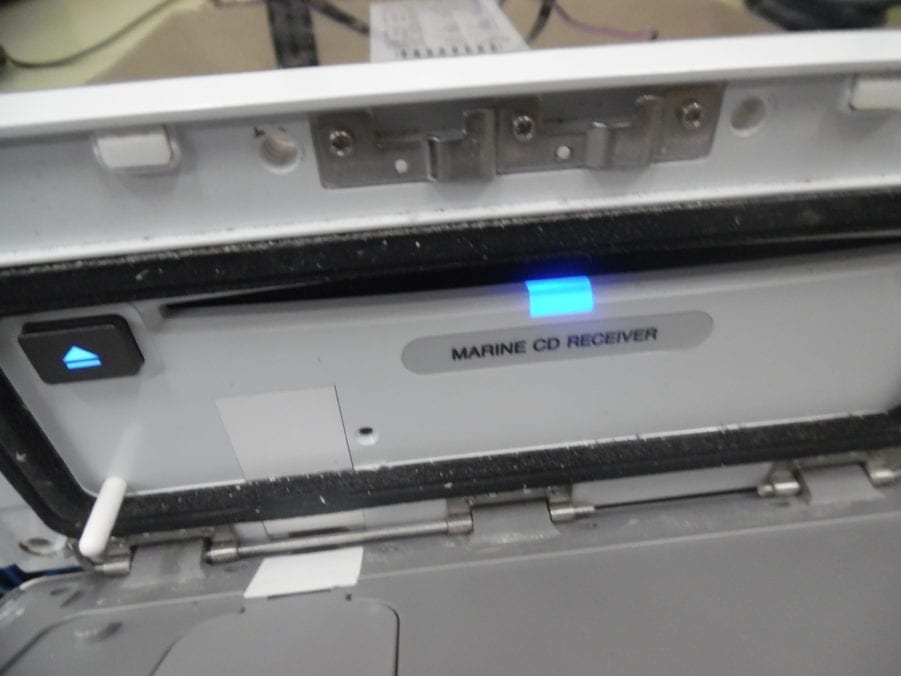 Alpine CDA-118M Marine Stereo Radio Head Unit - TESTED - Image 3