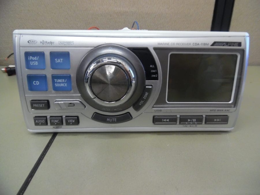 Alpine CDA-118M Marine Stereo Radio Head Unit - TESTED