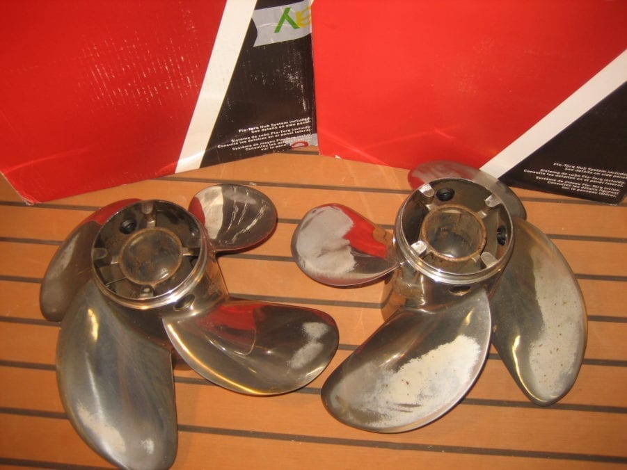Mercury Revolution 4 17P LEFT & RIGHT PROPELLER SET 17 Pitch (Counter Standard) - Image 10