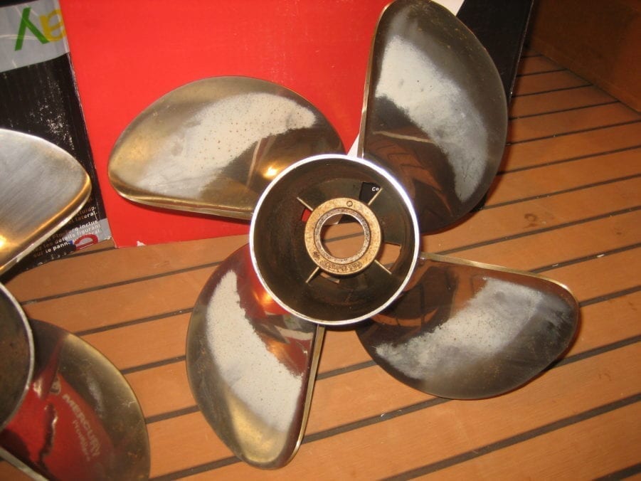 Mercury Revolution 4 17P LEFT & RIGHT PROPELLER SET 17 Pitch (Counter Standard) - Image 12