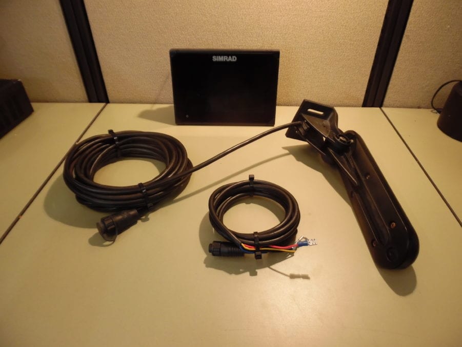 Simrad GO7 XSE 7" Touch Screen Display W/ TotalScan M/H Transducer + Pwr Cable
