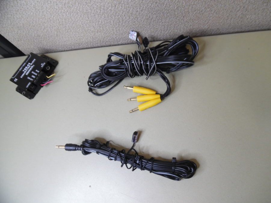 Xantech 789-44 1-Zone 4 IR Emitters Connecting Block 12V w/ Power Supply - Image 5