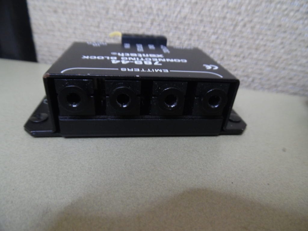 Xantech 78944 1Zone 4 IR Emitters Connecting Block 12V w/ Power