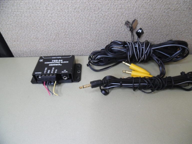 Xantech 78944 1Zone 4 IR Emitters Connecting Block 12V w/ Power
