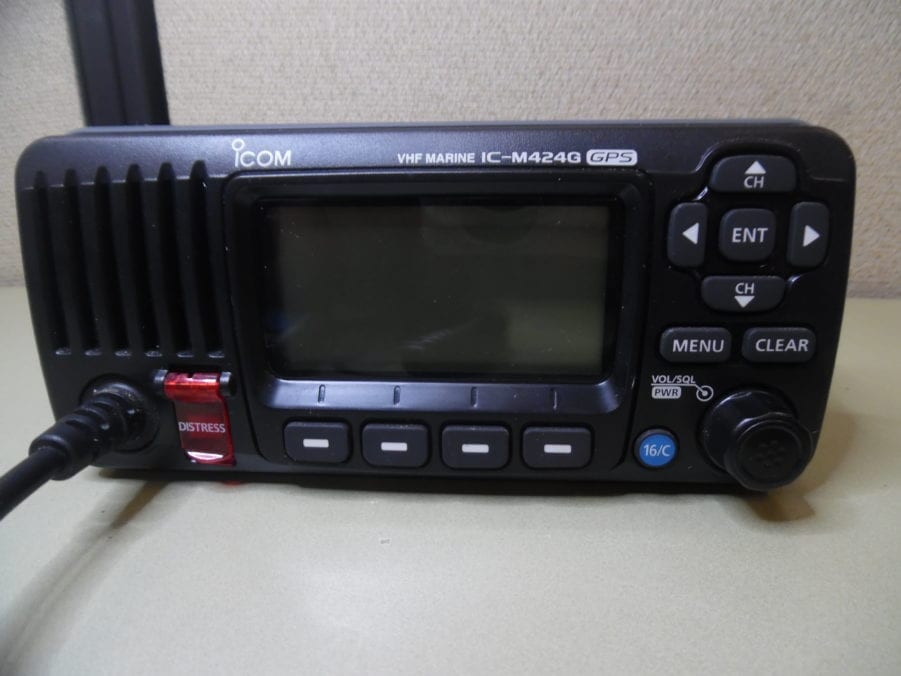 Icom IC-M424G Marine VHF Radio w/ Mic - Image 2