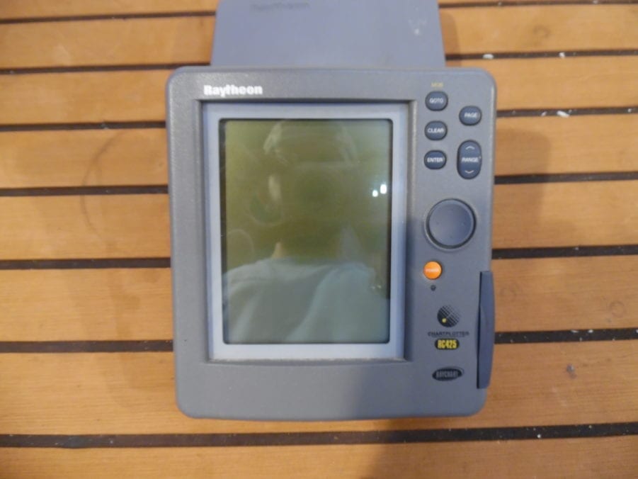 Raymarine Raytheon RC425 RayChart Chartplotter Display w/ Suncover - Tested - Image 6