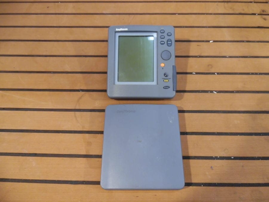 Raymarine Raytheon RC425 RayChart Chartplotter Display w/ Suncover - Tested