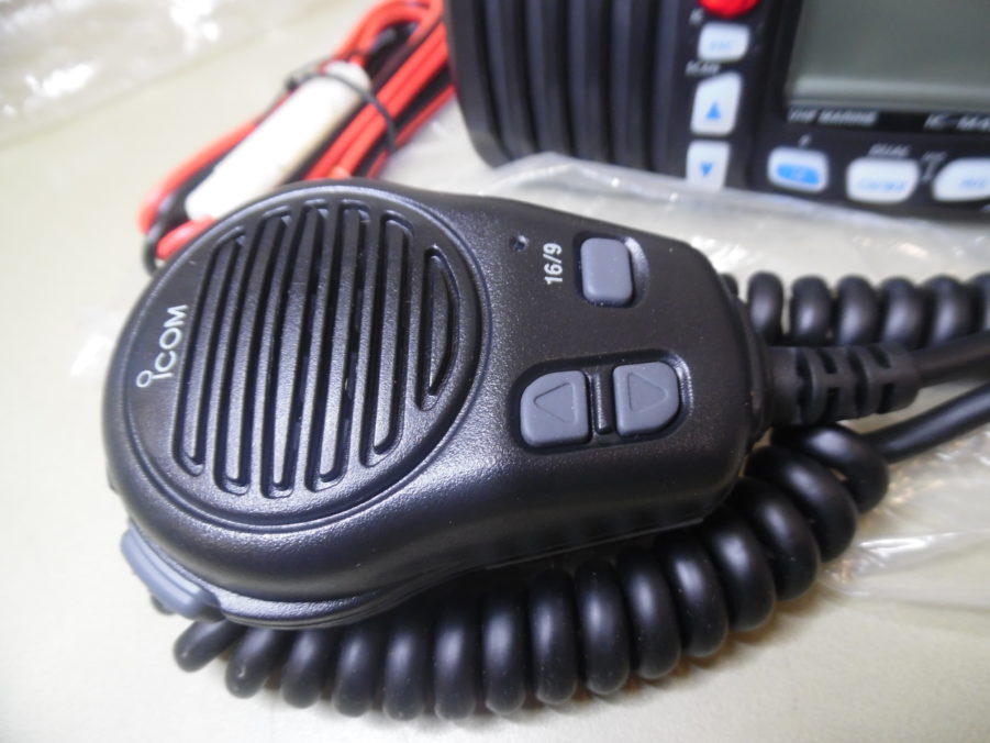 Icom IC-M402 Marine VHF Radio Transceiver w/ Microphone and Power Cable - Image 3