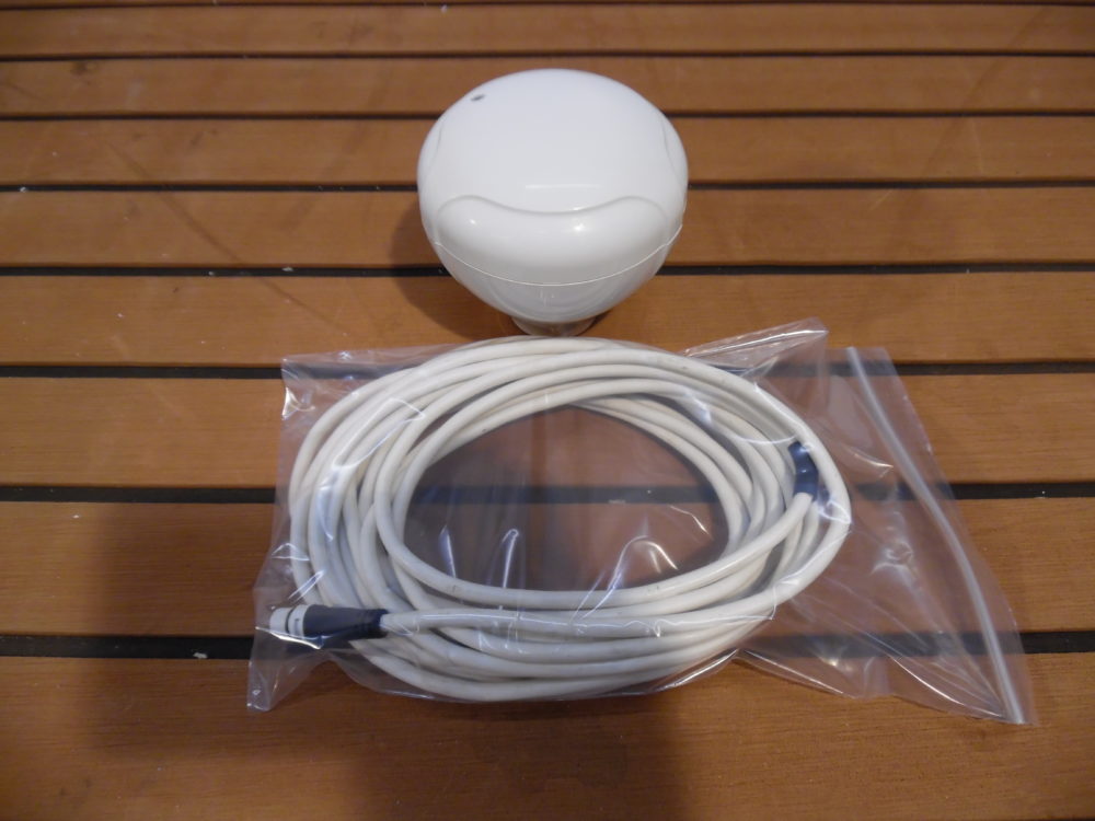 Raymarine Raystar 130 E32153 GPS Antenna W/ Base & 6M Cable Great