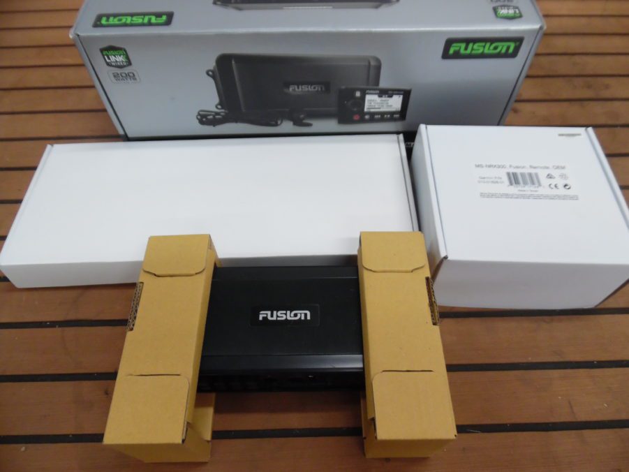 FUSION MSBB300R MARINE BLACK BOX STEREO w/ WIRED REMOTE BLUETOOTH USB