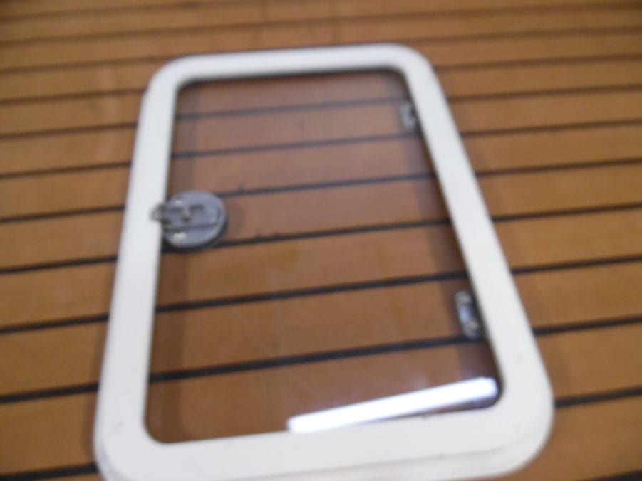 Marine 13" x 18" Flush Clear Hatch/Door White - Image 3