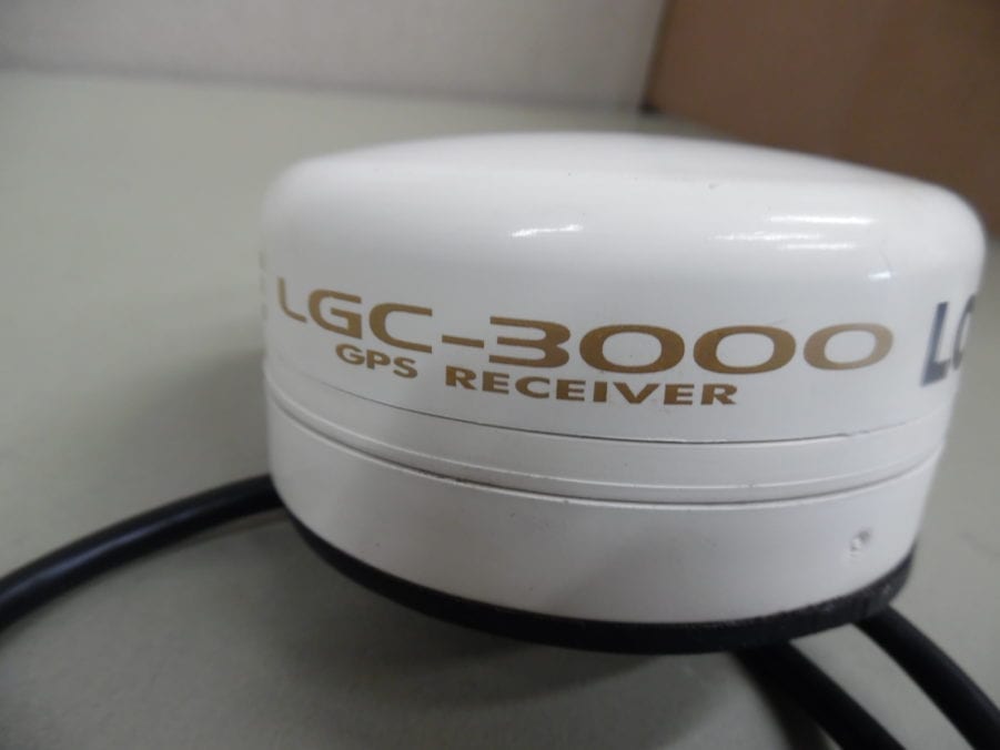 Lowrance LGC-3000 NMEA2000 GPS Antenna w/ Twist Lock Base - Good Cond Tested - Image 5